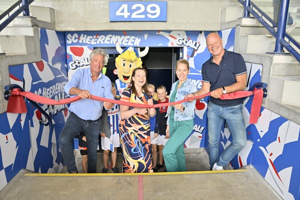 Opening Ausnutria-familievak in Abe Lenstra stadion
